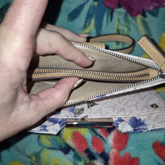 ⚜️NWT⚜️ Jones New York Elegant Floral Women's Wallet/Wristlet 💠 - Picture 5 of 7